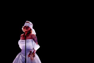 Antes de empezar, ya le pedían Gaviota de Platino: así arrancó el show de Mon Laferte en Viña 2026