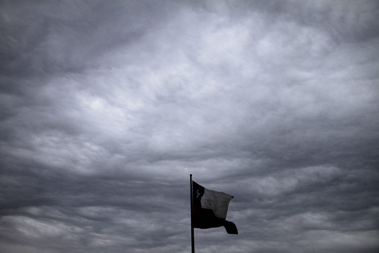 Meteorología advierte posible formación de nubes tornádicas en tres regiones del país