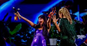 Con un ritual sobre el escenario: Bomba Estéreo cerró con fuerza la segunda noche de Viña 2026