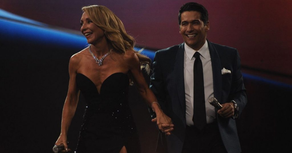 Vestido de ensueño: Karen Doggenweiler impacta en Viña 2026 con estilo Hollywood clásico