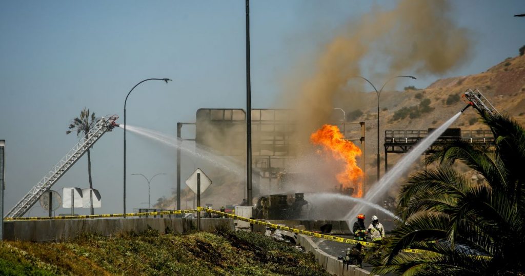 Minsal corrige cifra y confirma cuatro fallecidos tras volcamiento de camión con gas en Renca
