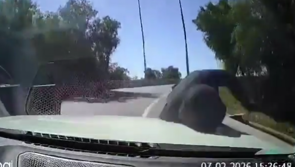 VIDEO | Conductor atropella a delincuente y escapa de encerrona en Quilicura