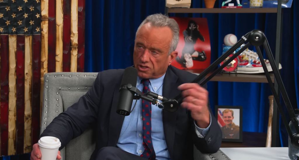 Secretario de Salud de EE.UU. admite que inhaló cocaína desde inodoros 