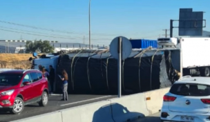 Tránsito totalmente suspendido en General Velásquez por volcamiento de camión en San Bernardo
