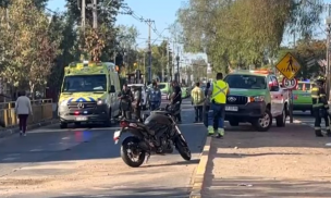 Choque entre motocicleta y automóvil deja lesionados y tránsito suspendido en Lo Espejo