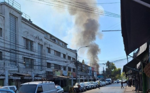 Bomberos comabte incendio en Barrio Franklin: Revisa los desvíos