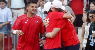 Fuertes de local: Chile supera a Serbia y se instala en la segunda ronda de Copa Davis