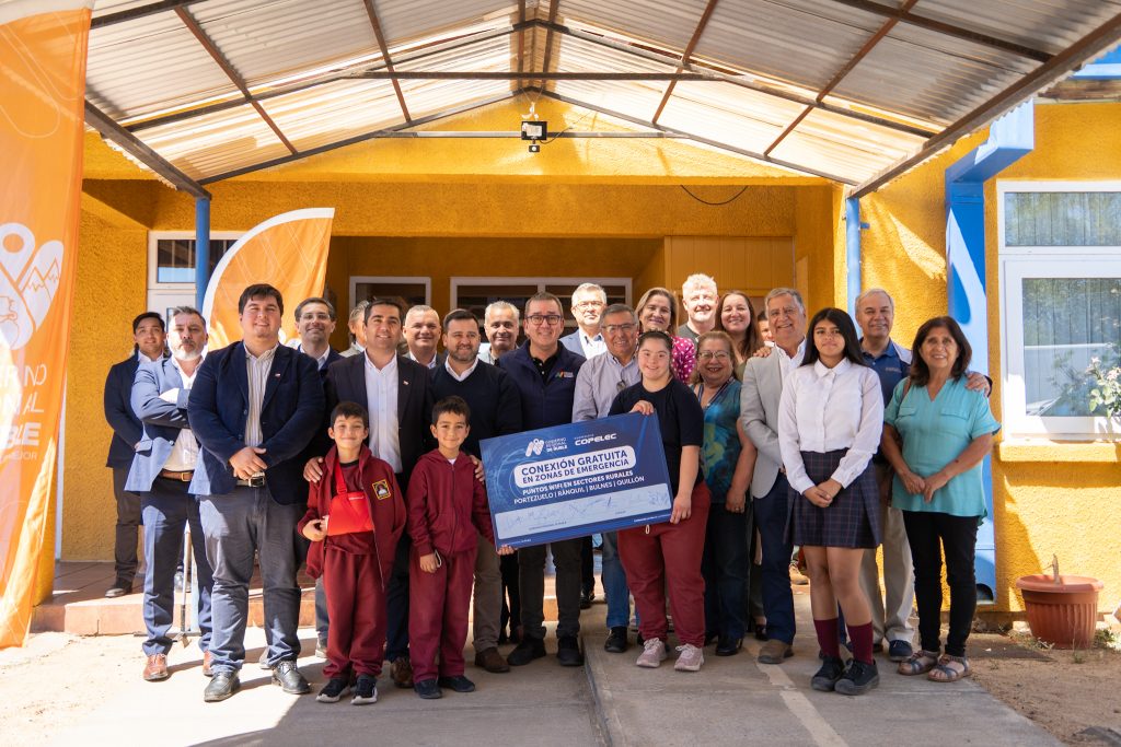 Gobierno Regional y Copelec instalan internet satelital gratuito en seis localidades rurales de Ñuble