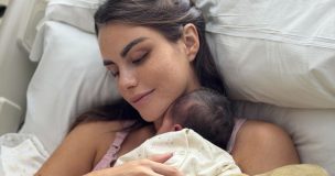 Emilia Dides reveló complicación tras el parto de su hija: “Eres una guerrera”