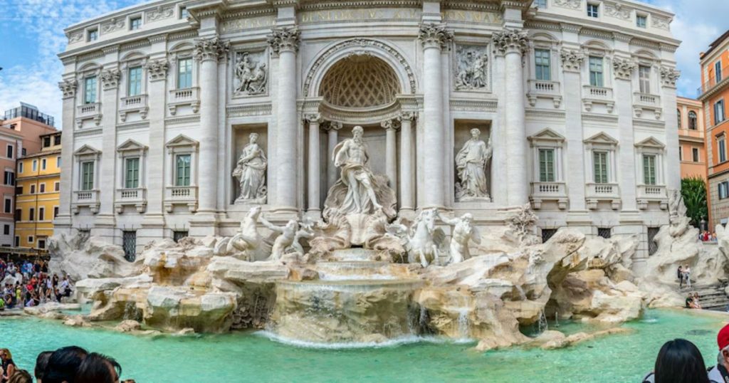 Fontana di Trevi cobrará a turistas por lanzar monedas: revisa cuánto costará