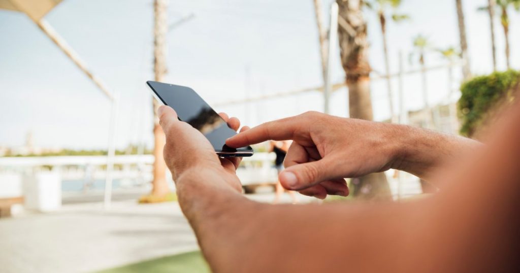 ¡Cuidado! Cómo proteger tu celular en verano y qué hacer si te lo roban