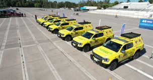 Gobierno de Santiago entrega siete camionetas a CONAF para enfrentar incendios forestales
