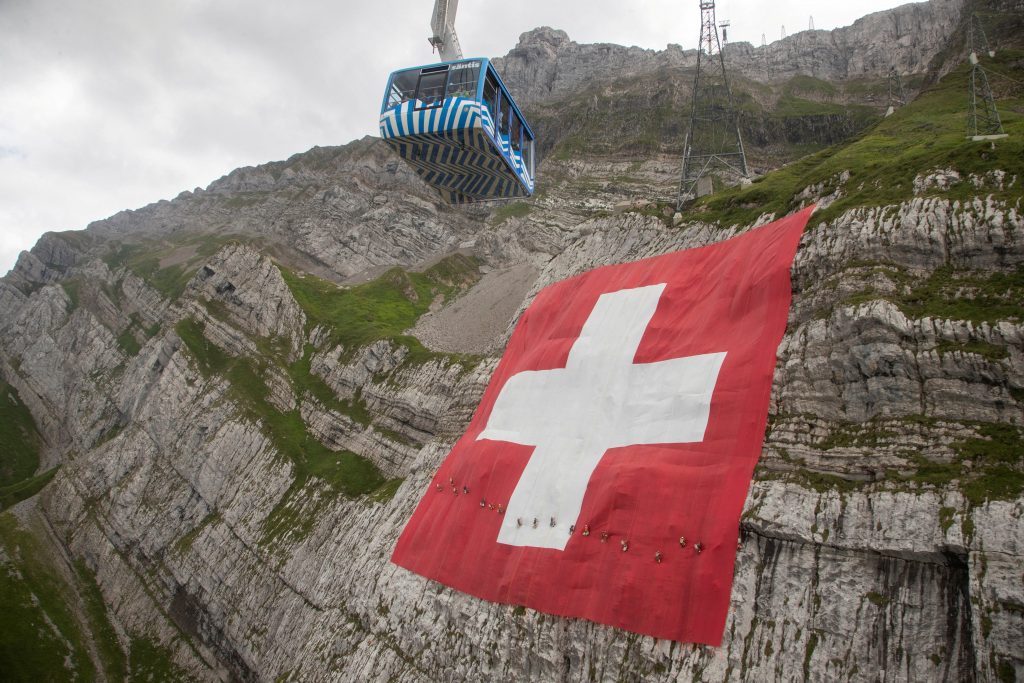 Suiza anuncia referéndum para limitar la inmigración y fijar un tope de población