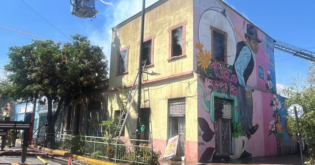 Emergencia está controlada: Vivienda de dos en Santiago Centro sufrió incendio