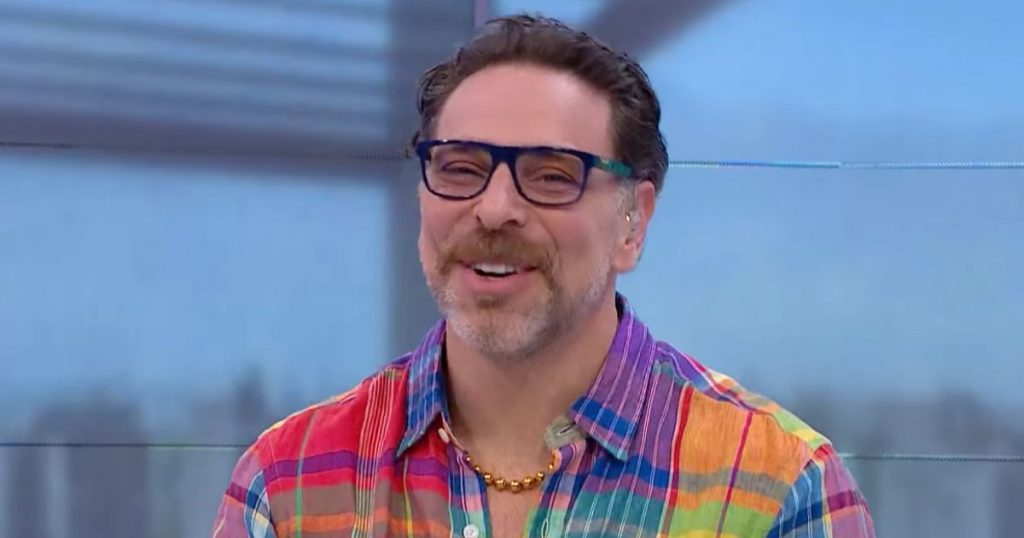 José Antonio Neme se rinde ante Bad Bunny en Mucho Gusto: “Yo amo a Benito”