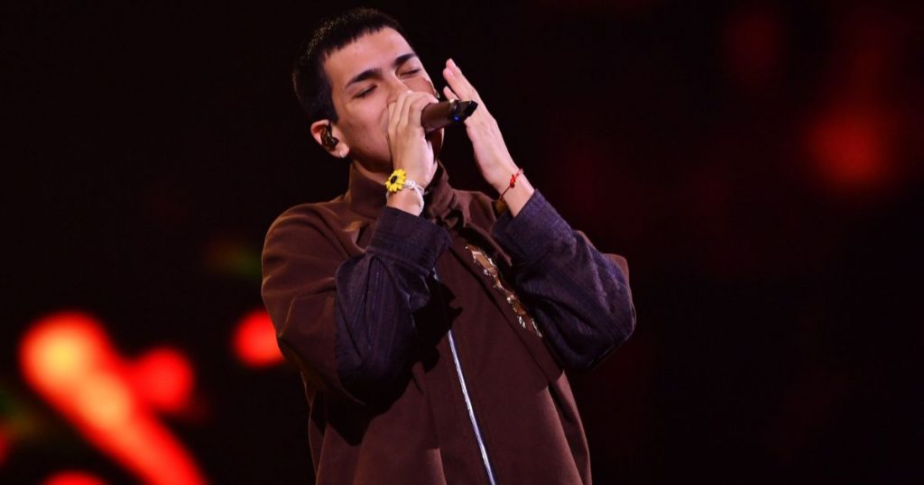 Otro matrimonio en la Quinta: Pareja se compromete durante presentación de Milo J en Viña del Mar