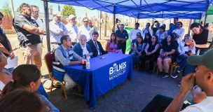 Ministro Carlos Montes recorre zona afectada por incendio en Ñuble y supervisa reconstrucción