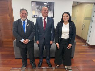 Diputados del PSC presentan plan tributario al futuro ministro de Hacienda por incendios