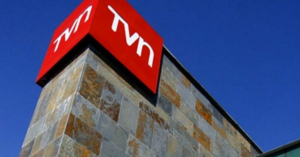 Periodista de TVN sorprende al anunciar despedida: “Se cierra una puerta”