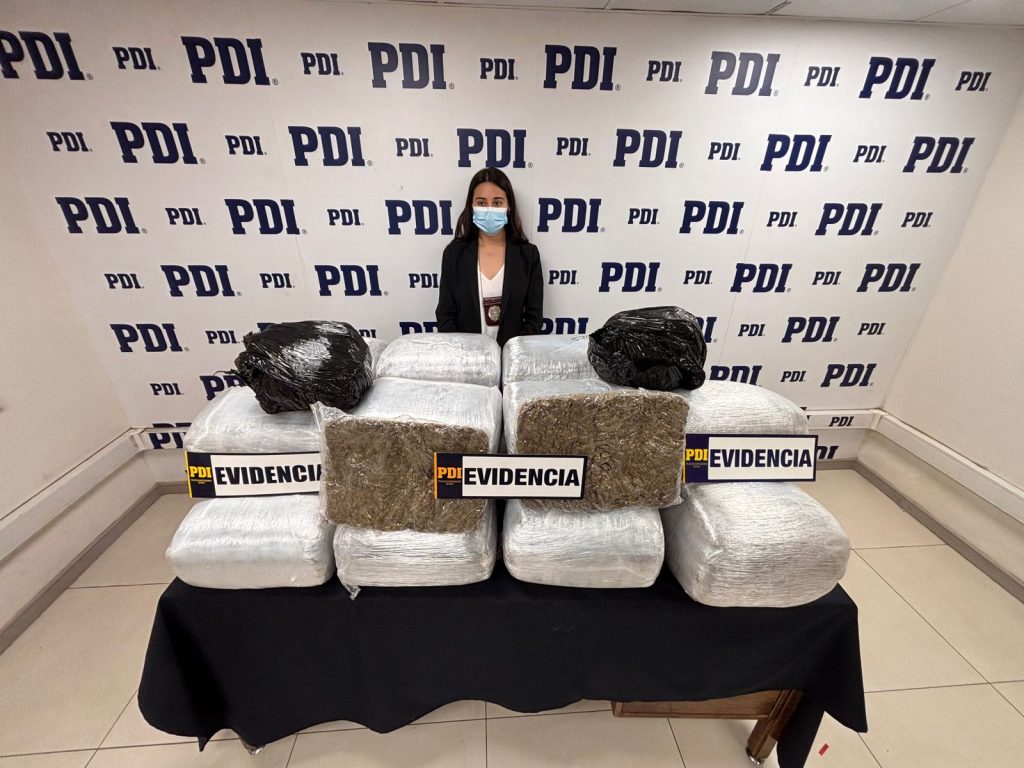 PDI detiene a cuatro colombianos por tráfico de drogas en dos operativos en la RM