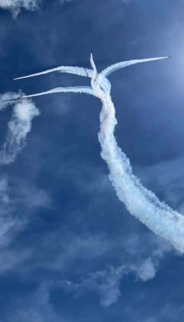 Halcones de la FACH deslumbran en Viña del Mar con show aéreo en Playa Los Cañones