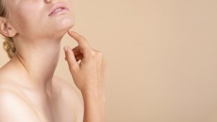 Ejercicios efectivos para reducir la papada: la rutina que puedes hacer sin salir de casa