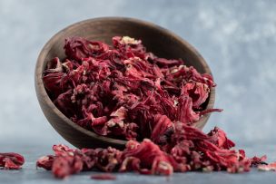 Flor de Jamaica: ¿Qué es y cuáles son los beneficios de esta popular infusión?