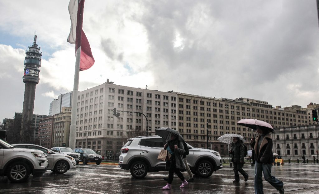 Con altas temperaturas: pronostican lluvias para la tarde de este miércoles en la Región Metropolitana