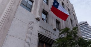 Tricel suspende a alcalde de Chimbarongo por nombramiento y ascenso de su pareja