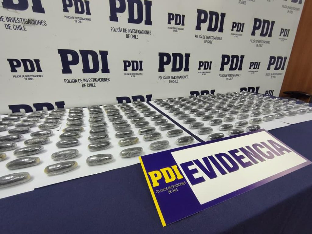 PDI Arica detuvo a dos extranjeros por tráfico de drogas en Cuya: portaban más de 200 ovoides con sustancias ilícitas
