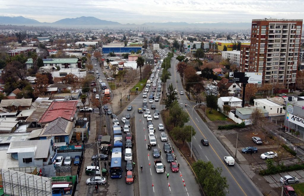 Congestión en La Reina: tránsito lento en Av. Tobalaba hacia Fernando Castillo Velasco