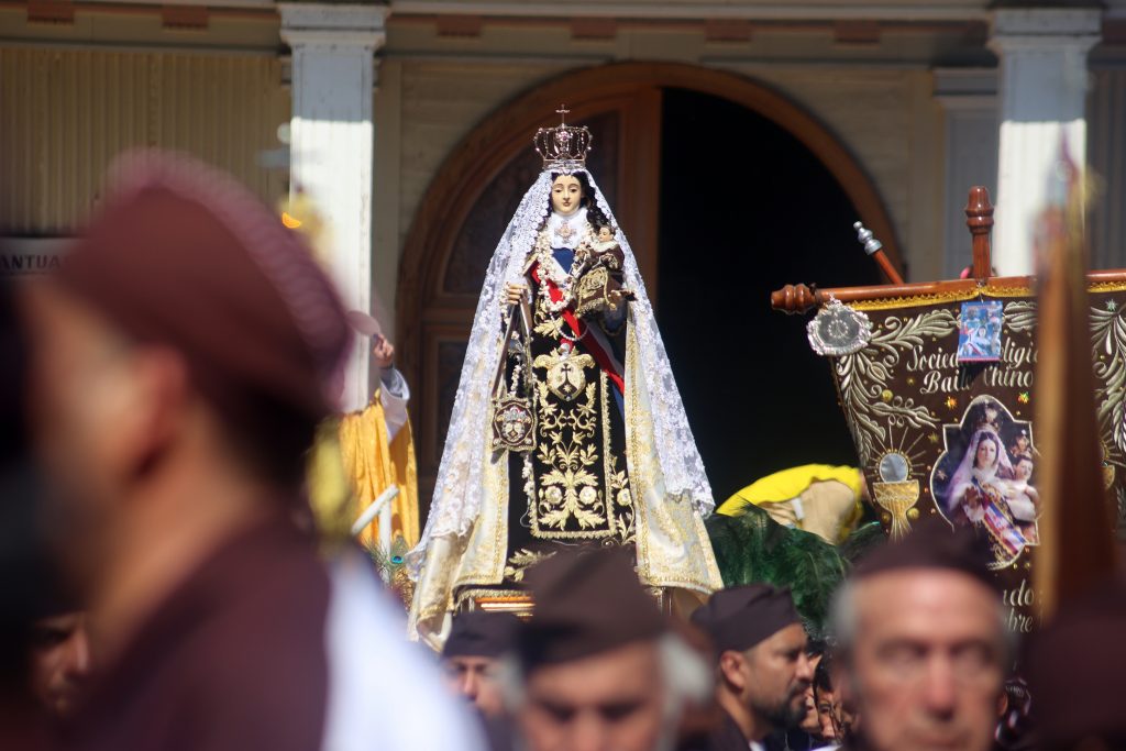 Tarapacá celebra restauración de la Virgen de La Tirana en su centenario