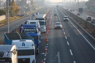 Alerta en Acceso Sur: volcamiento de vehículo genera restricción de tránsito en Paine