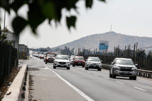 Choque entre automóvil y moto complica tránsito en Lo Prado