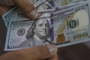 Dólar en Chile salta a $911,8 impulsado por fortaleza global del dólar y caída del cobre