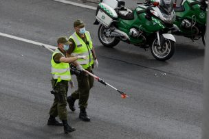 Volcamiento de auto provoca congestión y restricción de tránsito en La Reina