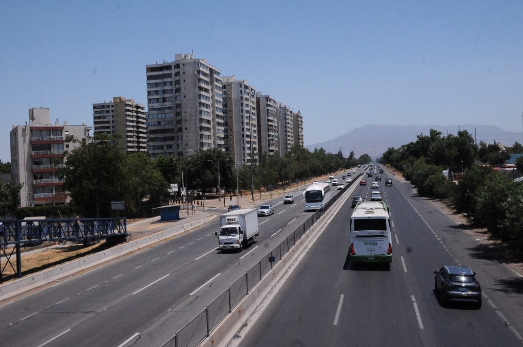 Tránsito lento en Ruta 68 hacia Alameda complica la mañana en Estación Central