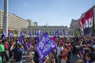 Criteria: Solo un 20% se siente identificado con el movimiento feminista en Chile