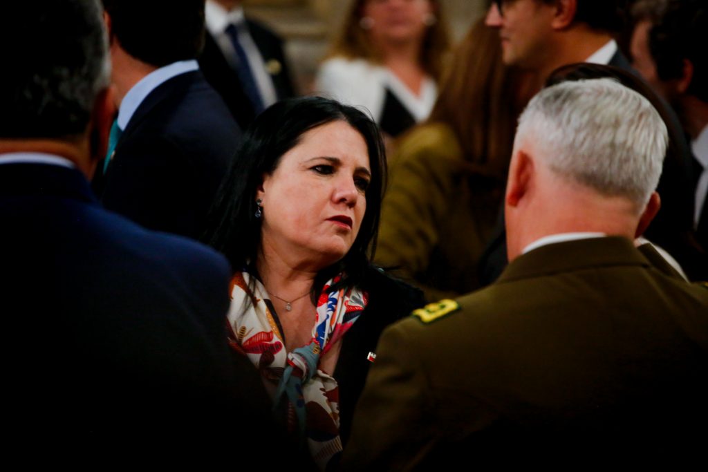 Ministra Steinert lamenta muerte de Carabinero: 