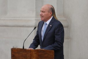Ministro de Hacienda presenta opciones para enfrentar alza de precios del petróleo y la crisis fiscal
