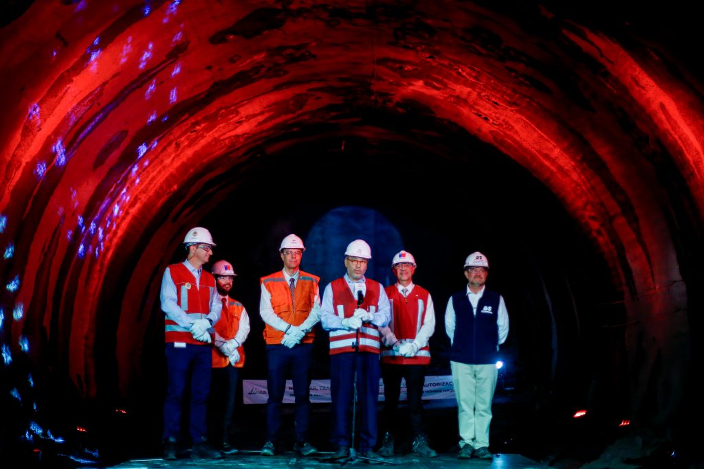 Línea 7 une sus túneles en el centro: promete reducir tiempo de viaje de 72 a 37 minutos