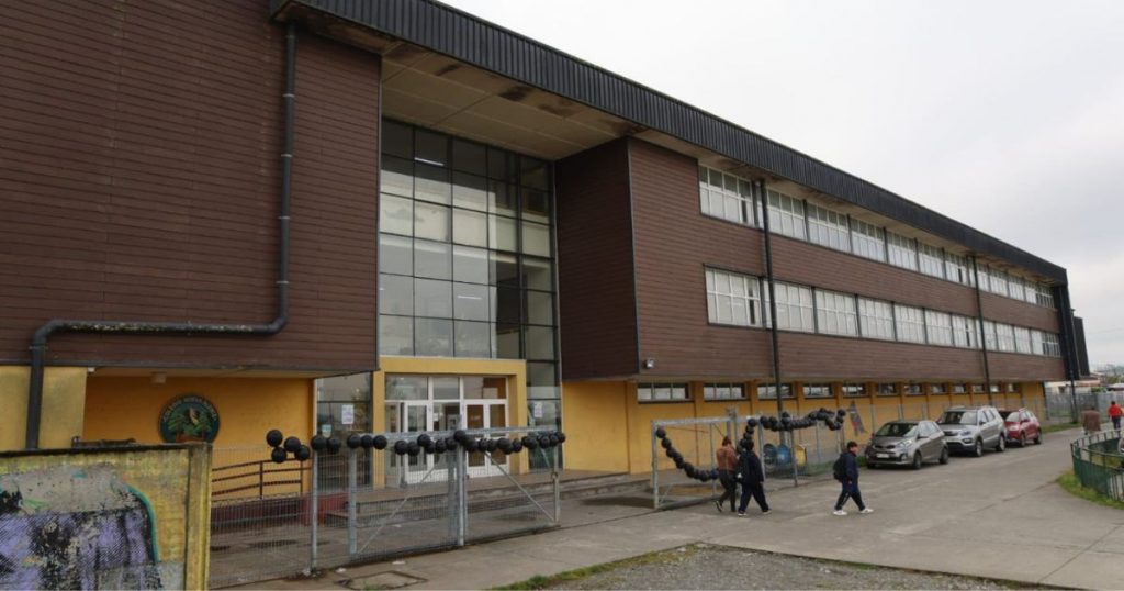 Alcalde de Puerto Montt condena agresión a tres asistentes de educación y anuncia querellas