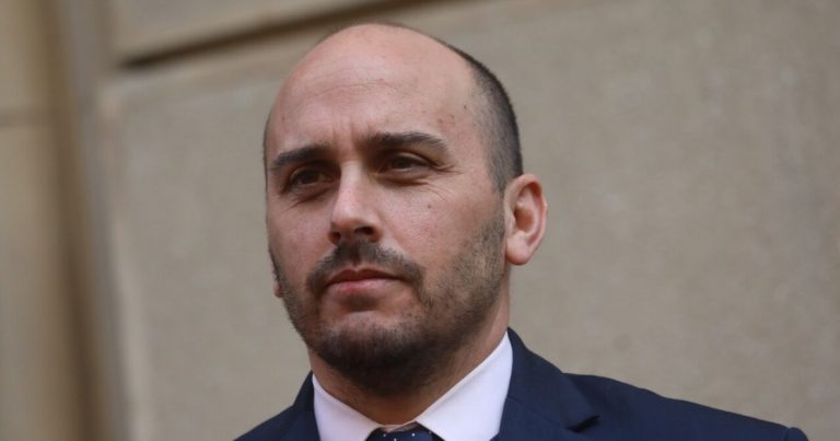 Senador Longton critica salida de Jouannet: 