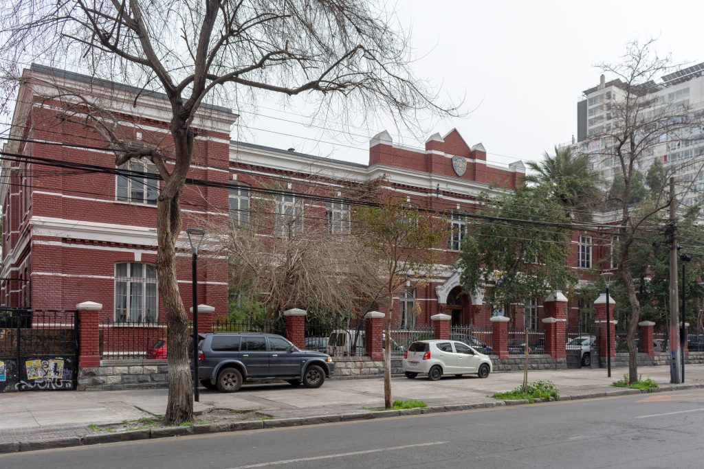Incidentes en el Liceo Barros Borgoño obligan a suspender clases