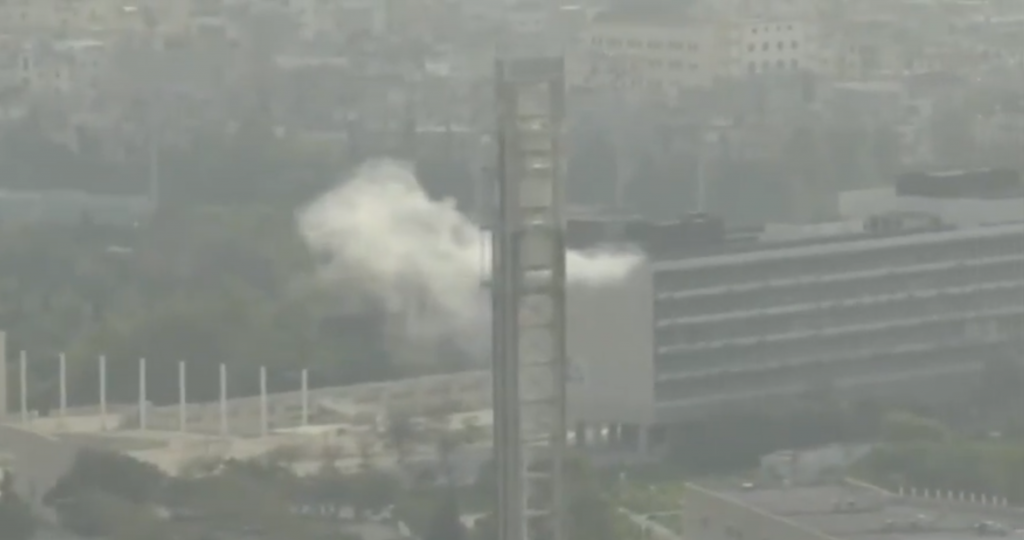 Israel bombardea universidad en Beirut y eleva la tensión en medio de ofensiva contra Hezbolá 