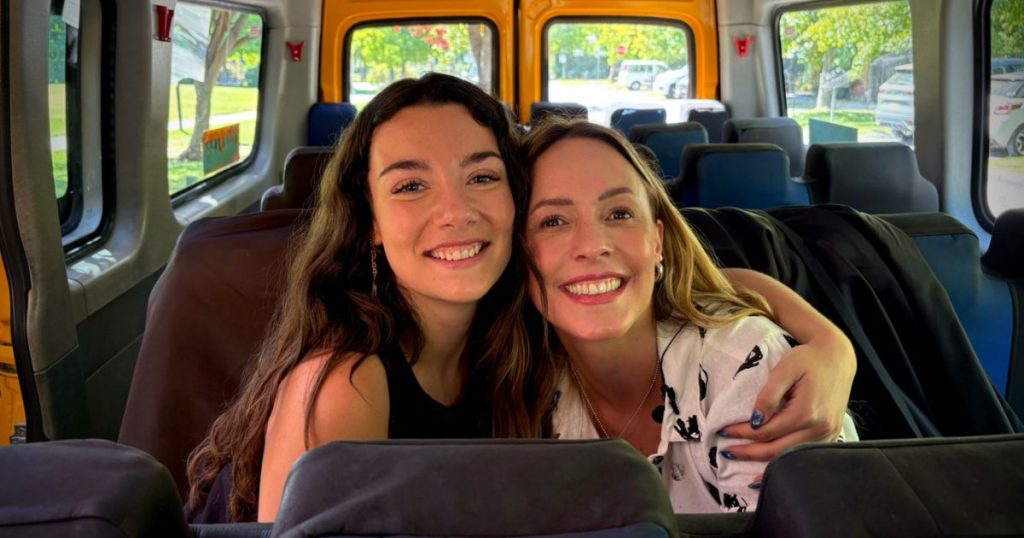 “Buspool” Disney: el vodcast de Maly Jorquiera que acompaña el regreso a clases con destacadas invitadas