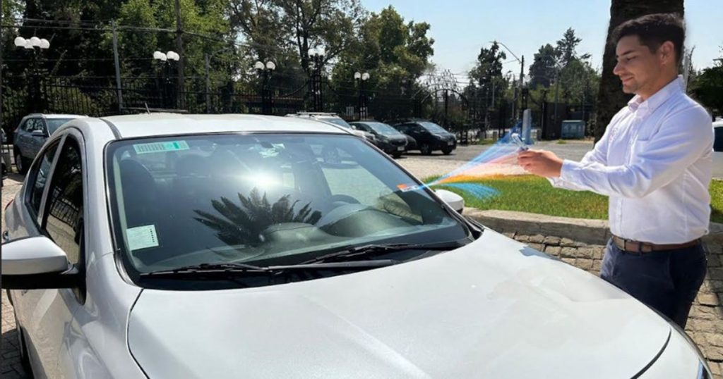 La tercera placa patente ya está disponible en casi 50 comunas de Chile: así funciona