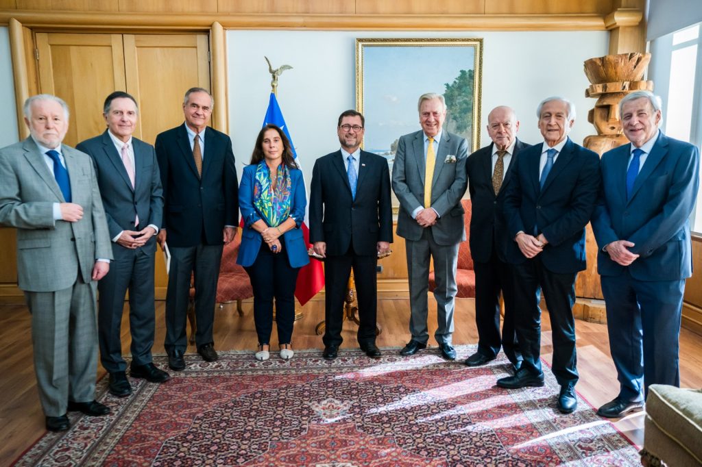 “Diálogo republicano”: Canciller Pérez Mackenna reúne a excancilleres para abordar política exterior