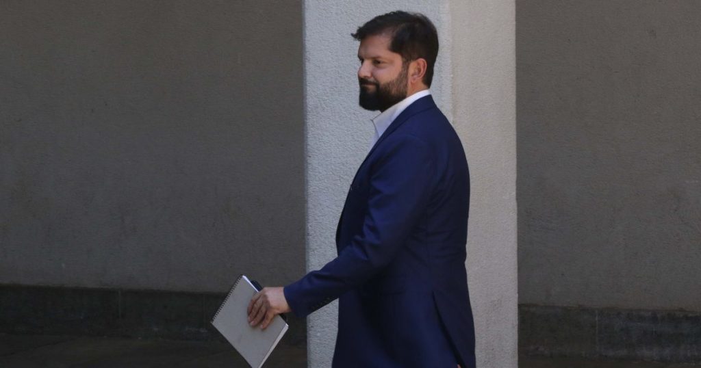 Criteria: Presidente Boric termina su mandato con 34% de aprobación y es el peor evaluado desde 1990