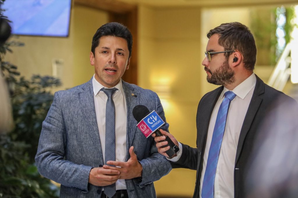 Diputado González llama a evitar mercado negro de combustible tras alerta del Fiscal Nacional